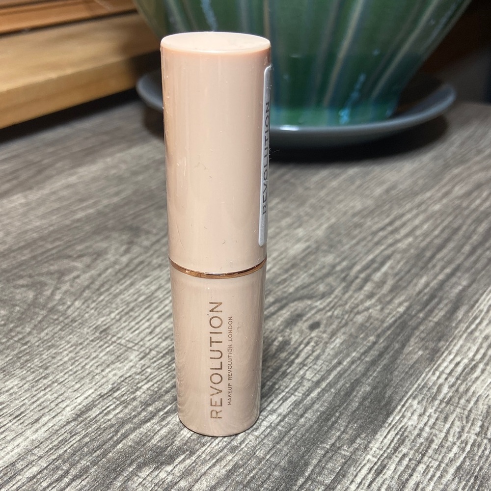 🌹5 for $25🌹Revolution F5 Fast Base Stick Foundation